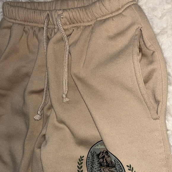 Social 🧡Scene Montana Graphic Tan Joggers, Size XS - Picture 6 of 16